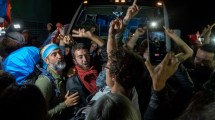 Imagen de En micros que aportó el gobierno provincial, los manifestantes abandonaron lago Escondido