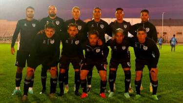 El primer equipo titular que paró Lovrincevich como entrenador de Cipolletti en el amistoso de ayer. Foto: Sitio Albinegro 