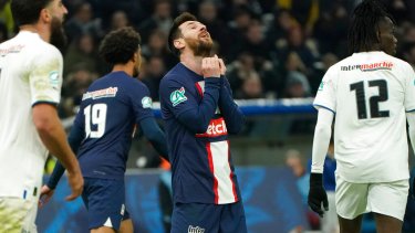 Según el diario L'Equipe de Francia, la Pulga habría sufrido una lesión muscular ante Marsella. (AP Photo/Laurent Cipriani)