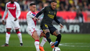 Poco pudo hacer Neymar ante el conjunto del principado. (AP Photo/Daniel Cole)