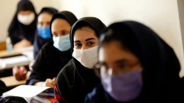 Decenas de alumnas denuncian haber sido envenadas por grupos que se oponen a su escolarización.