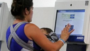 Aumentan el ingreso máximo para recibir las Asignaciones Familiares, ¿a cuánto se fue?