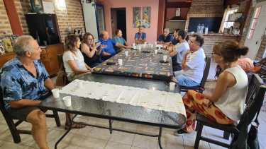 Carlos Banacloy, ministro y candidato a intendente por Orgullo Roquense, se reunió ayer con los referentes del MAD.