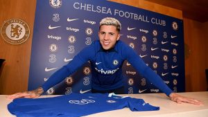 Debuta Enzo Fernández en el Chelsea: será titular ante Fulham por la Premier League
