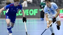 Imagen de Con el barilochense Facundo Navarro como figura, Argentina sigue invicta en el Mundial de hockey pista