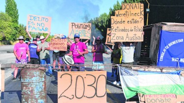 Weretilneck recibió al grupo de policías de ALZA. Los movilizados siguen reclamando la liberación del policía Muñoz. Foto archivo. 