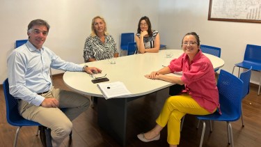 Georgina Colicheo en su flamante ingreso a la plata de trabajadores de PAMI. Foto PAMI Río Negro.