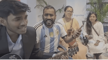 Interpretaron la versión bangladesí de "Muchachos" en la apertura de la embajada argentina en Bangladesh. 