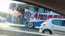 Imagen de Murió un hincha de River tras caer de un micro: fue arrollado por otro colectivo