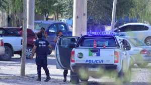 Amenazó con matar a su expareja, disparó y le apedreó la casa en Roca