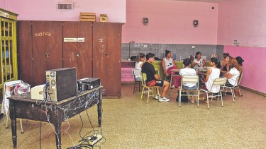 Educación buscaba acondicionar aulas en otro establecimiento. Foto Juan Thomes
