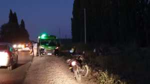 Reventó un neumático y terminó en la banquina de la Ruta 6, en Paso Córdoba