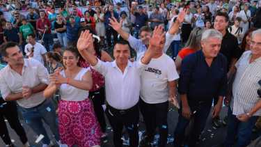 Rioseco en Huincul durante la campaña a la gobernación. Hoy estará en Neuquén capital (gentileza)