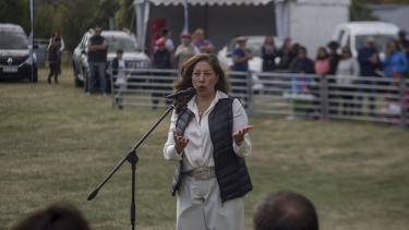 La gobernadora Arabela Carreras estuvo este domingo en Bariloche en la apertura de la edición 37 de la Exposición Rural de Bariloche y en declaraciones a la prensa se refirió a las paritarias con los gremios estatales. (foto MArcelo Martínez)