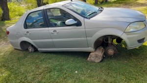 Dejaron sus autos cerca del río y les robaron las ruedas, en un paraje de Loncopué