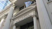 Imagen de El dólar cotiza a $ 220,75 en el Banco Nación y el CCL se ubica en $ 405,31