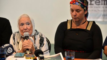 Nora Cortiñas, referente de los derechos humanos expresó hoy su apoyo a las reivindicaciones de la lof Lafken Winkul Mapu. Foto: Chino Leiva