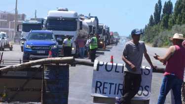 Los policías retirados volverán a cortar la Ruta 22 este jueves. 