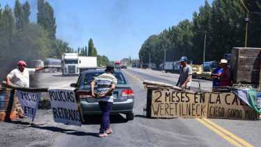 Los policías retirados de Río Negro protestaron en la Ruta 22 durante varios días pidiendo respuestas al gobierno nacional. foto: archivo.