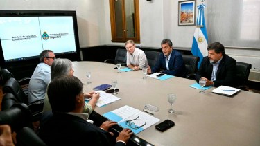 La reunión entre el ministros de Economía y autoridades del Senasa. 