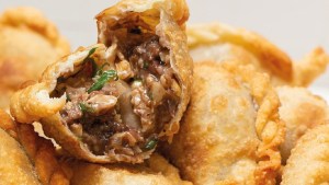 Mirá que fácil es hacer estas empanadas de morcilla
