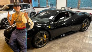 L-Gante mostró su nuevo auto de lujo.