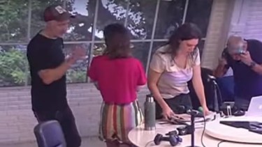 Fuera de aire, María O'Donnell y Andy Kusnetzoff siguieron conversando sobre lo sucedido.-