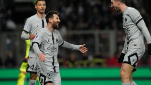 Mbappé erró dos penales y salió lesionado, pero Messi hizo un gol y PSG le ganó a Montpellier