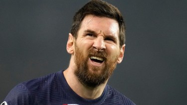 Un gesto que lo dice todo. Messi no tuvo un gran partido y su equipo mucho menos. Fotos: AP