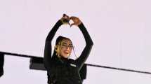 Imagen de Un fan se acercó a hablarle arrodillado a Nicki Nicole y se volvió viral