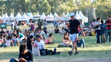 Este miércoles en el escenario de la Fiesta de la Confluencia  es el turno de la cumbia y el pop. Foto Matías Subat. 