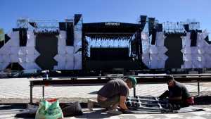 Los últimos detalles en el predio de la Fiesta de la Confluencia 2023: una recorrida en 18 fotos