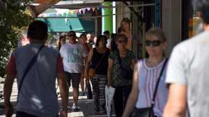 Compras de chilenos con su propia moneda en Neuquén: comerciantes analizan posibilidades