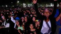 Imagen de Fiesta de la Manzana 2025 en Roca: entrada gratis y habrá preferenciales para estar cerca de Dillom, Luck Ra y Nicki Nicole