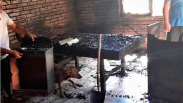 El fuego se habría ocasionado raíz de un desperfecto eléctrico donde solían utilizar una pava. Foto: Gentileza