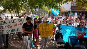 Padres de Roca quieren saber cuándo terminarán la obra de la Escuela N° 95
