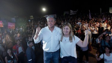 Rolo Figueroa hizo una demostración de fuerza con las agrupación que apoyan su candidatura. Foto: Oscar Livera