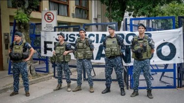 Del operativo formarán parte uno 48 efectivos entre la policía local, la Comisaría de la Mujer y de la Familia de Dolores y la Delegación Departamental de Investigaciones (DDI) local. (LT7)
