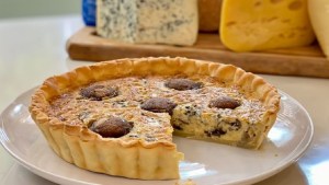 Tentate con esta tarta de quesos y hongos