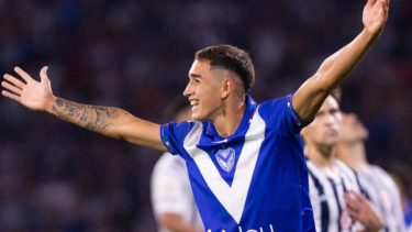 Vélez volvió al triunfo y se acomodó en la tabla.
