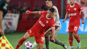 Independiente dejó escapar el triunfo ante Colón en un partido que dejó un hecho insólito