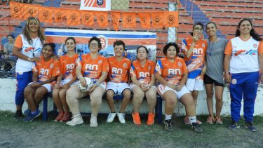 Deportivo Roca tuvo el primer entrenamiento del fútbol integrado femenino. (Foto: Facebook Deportivo Roca)