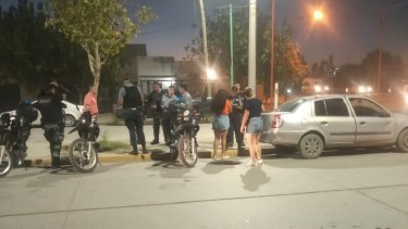 Tres personas resultaron heridas y el conductor del auto fue detenido. Foto: Gentileza.