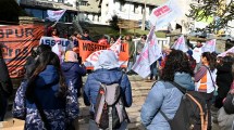 Imagen de Estatales de organismos provinciales en Bariloche reclamaron la reincorporación de los despedidos