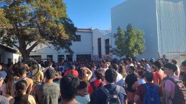 Finalmete iniciaron las clases en el secundario técnico de Plottier (foto Facebook)