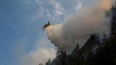 Un incendio en cercanías de El Bolsón mantiene en vilo a los vecinos. Foto: Marcelo Martinez