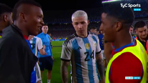Dos jugadores de Panamá hicieron piedra, papel o tijera por la camiseta de Enzo Fernández