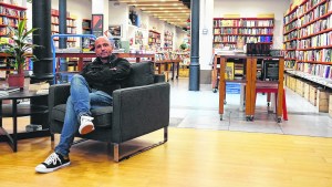 Jorge Carrión: “¿Qué no pueden hacer los algoritmos? Divertirse”