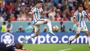 Scaloni espera a Julián Álvarez hasta último momento y tiene una duda: ¿Enzo o Paredes?