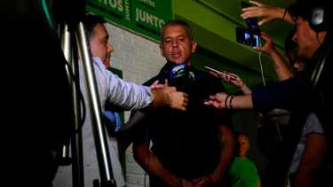 La noche del domingo, Carlos Banacloy reconoció la derrota en Roca. Foto: Andres Maripe